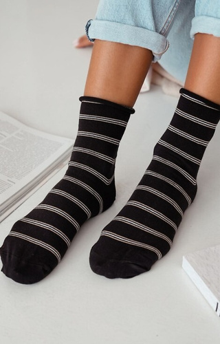 0200-162 Dünn gestreifte Damensocken Milena schwarz 04 – Baumwolle und stylisch