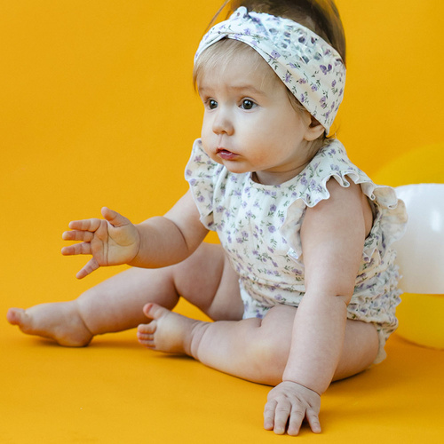 Meadow Kinder-Musselin-Body mit Ecru-Trägern und Blumen Eevi | Leicht und luftig für den Sommer