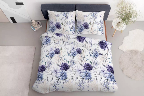 5222 Eine Satinbettwäsche mit Aquarellblumen in Lavendeltönen von Detexpol