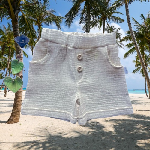 SZ55303 Mamatti ecru Musselin-Shorts mit Taschen und Knöpfen für den Sommer