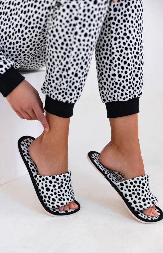 Cruella Damen Trainingsanzug aus Velours Sensis- weiß-schwarz