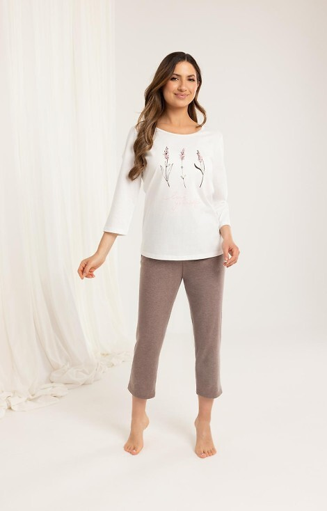 Pyjama 703 Regina Baumwolle Ecru – Damen, 3/4 Ärmel, 7/8 Hosen, Pflanzendruck