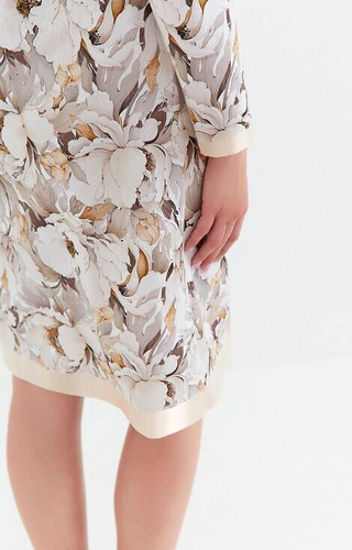 423 Cana Nachthemd – Blumen-Taupe