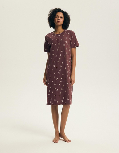 Nachthemd Henderson Evika 45304 – Baumwolle, Erdbeer-Print, Knöpfe