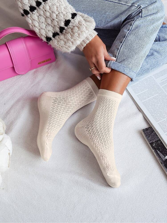 0989-006 Durchbrochene Damensocken Milena – ecru