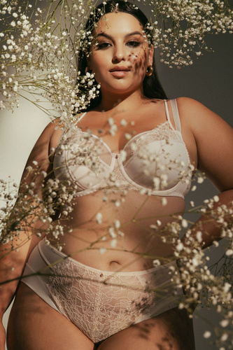 2163 Halbweicher AVA-BH, puderfarben, halbgepolsterter, eleganter BH mit Spitze