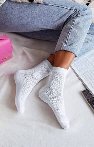 0989-006 Durchbrochene Damensocken Milena – weiß