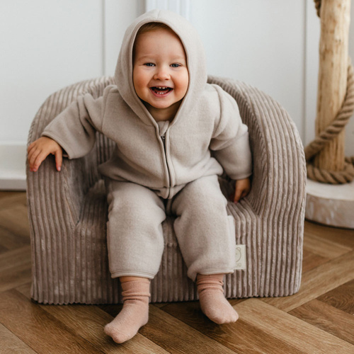 Eevi Babyanzug aus Merinowolle – beige, weich und atmungsaktiv