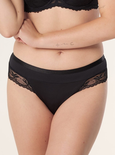 Brazilian Slip Petra Mefemi by Nipplex – schwarz, Spitzendetail hinten, glatte Mikrofaser, halb-bedeckter Schnitt, komfortabel & feminin