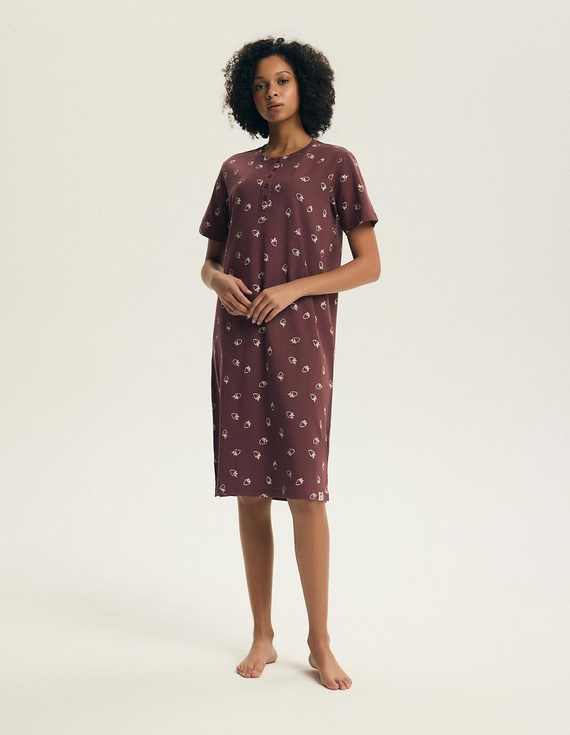 Nachthemd Henderson Evika 45304 – Baumwolle, Erdbeer-Print, Knöpfe